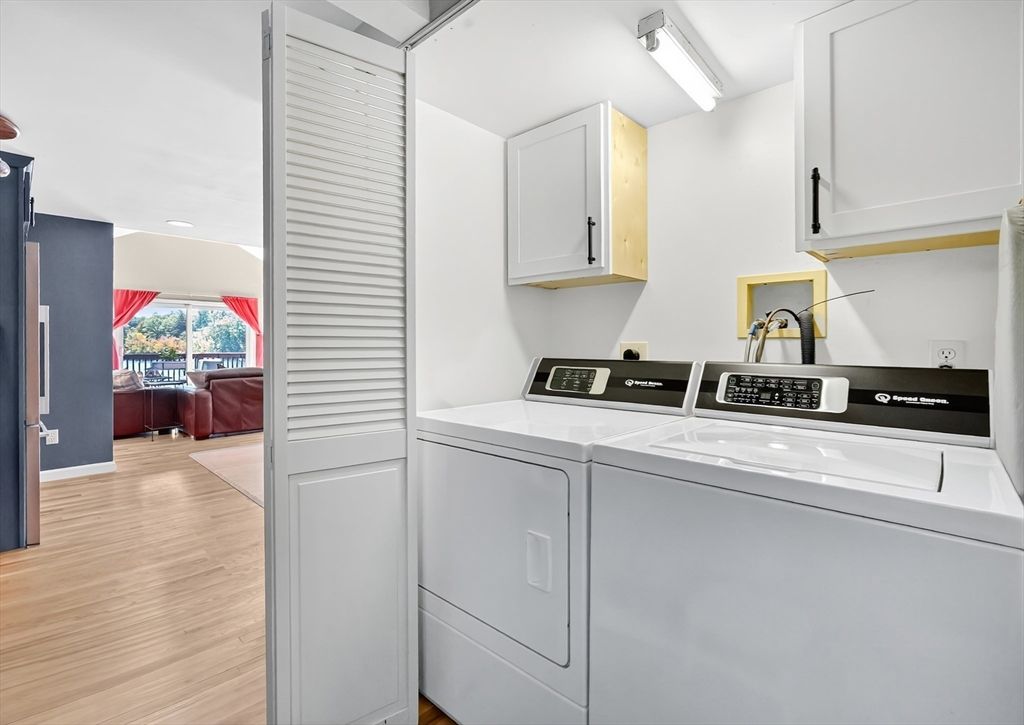 Interior, Utility Closets, Washer, Wood Texture Flooring