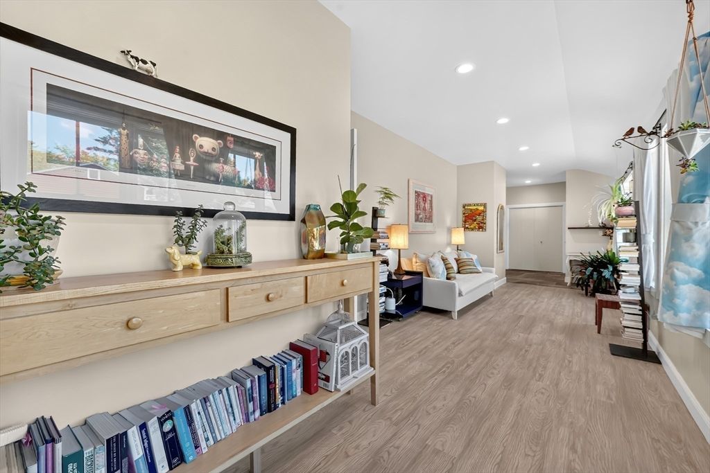Interior, Recessed Lighting, Wood Texture Flooring