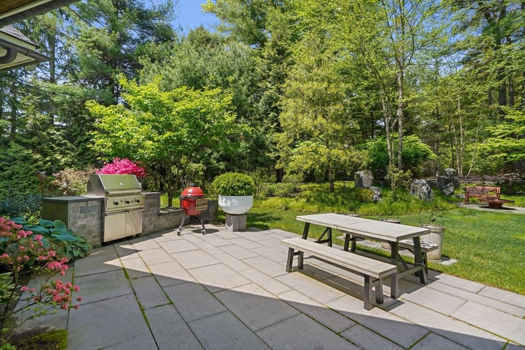 Exterior, Outdoor Kitchen