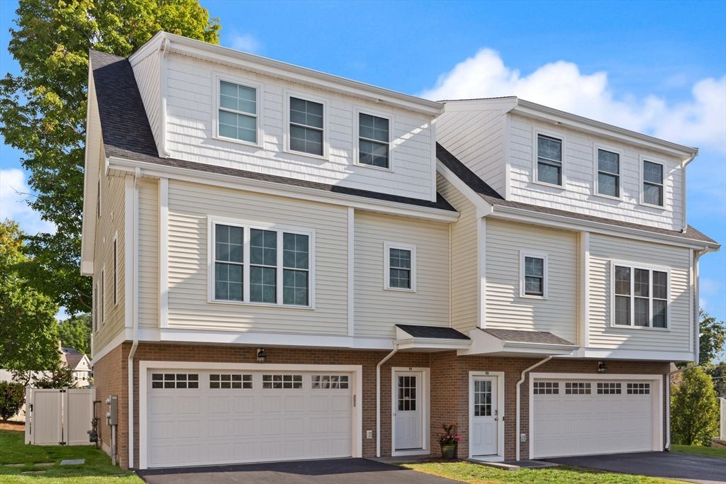 Attached, Exterior, Facade, Brick Facade, Rowhouse