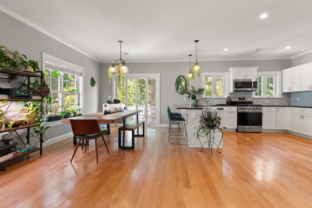 Dining room, Interior, Kitchen, Pendant Lights, Recessed Lighting, Wood Texture Flooring