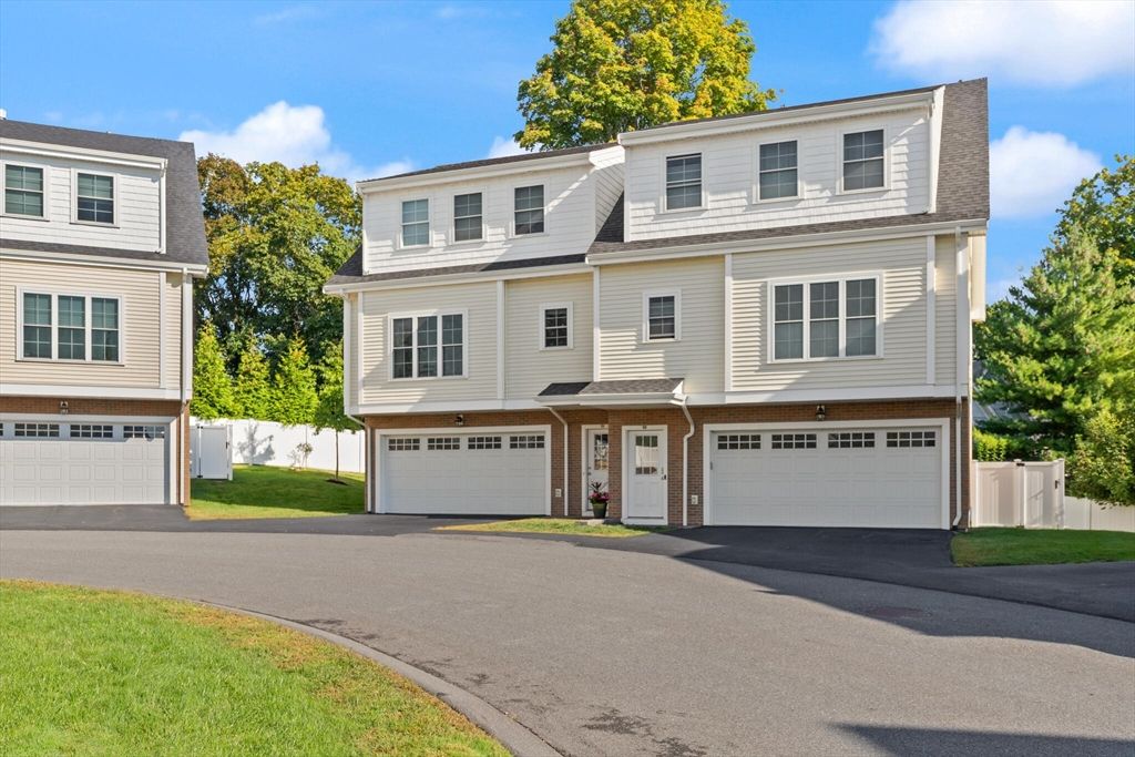 Attached, Exterior, Facade, Rowhouse