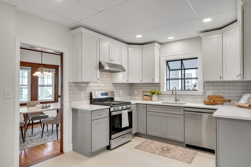 Dining room, Interior, Kitchen, Pendant Lights, Recessed Lighting, Stainless Steel Appliances, Wood Texture Flooring