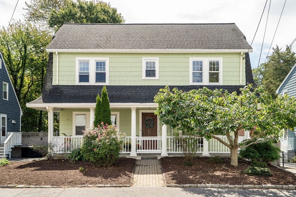 Exterior, Facade, Cape Cod