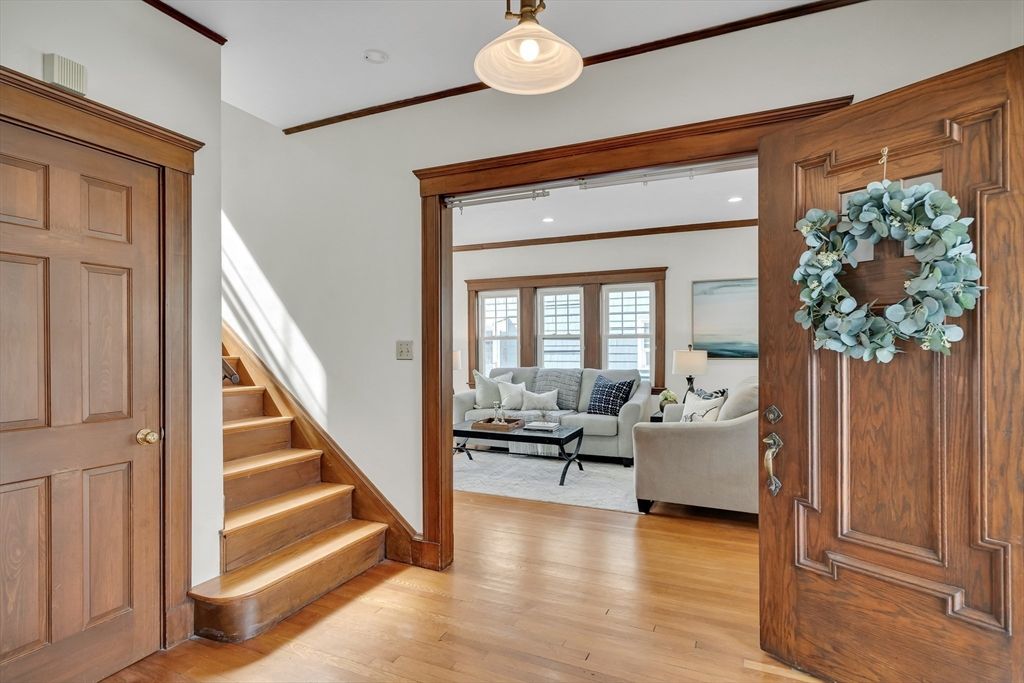 Interior, Living room, Pendant Lights, Recessed Lighting, Wood Texture Flooring