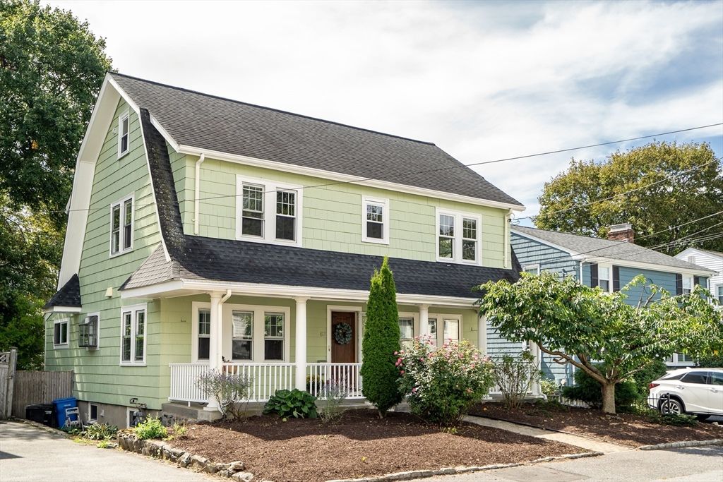 Exterior, Facade, Cape Cod