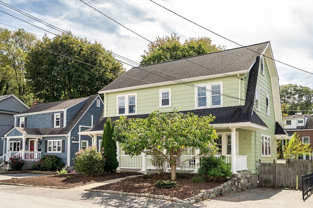 Exterior, Facade, Cape Cod