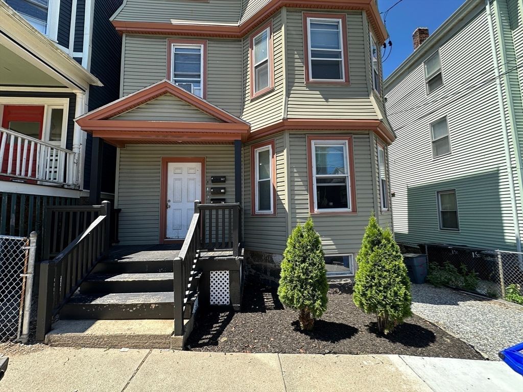 Exterior, Facade, Queen Anne Victorian