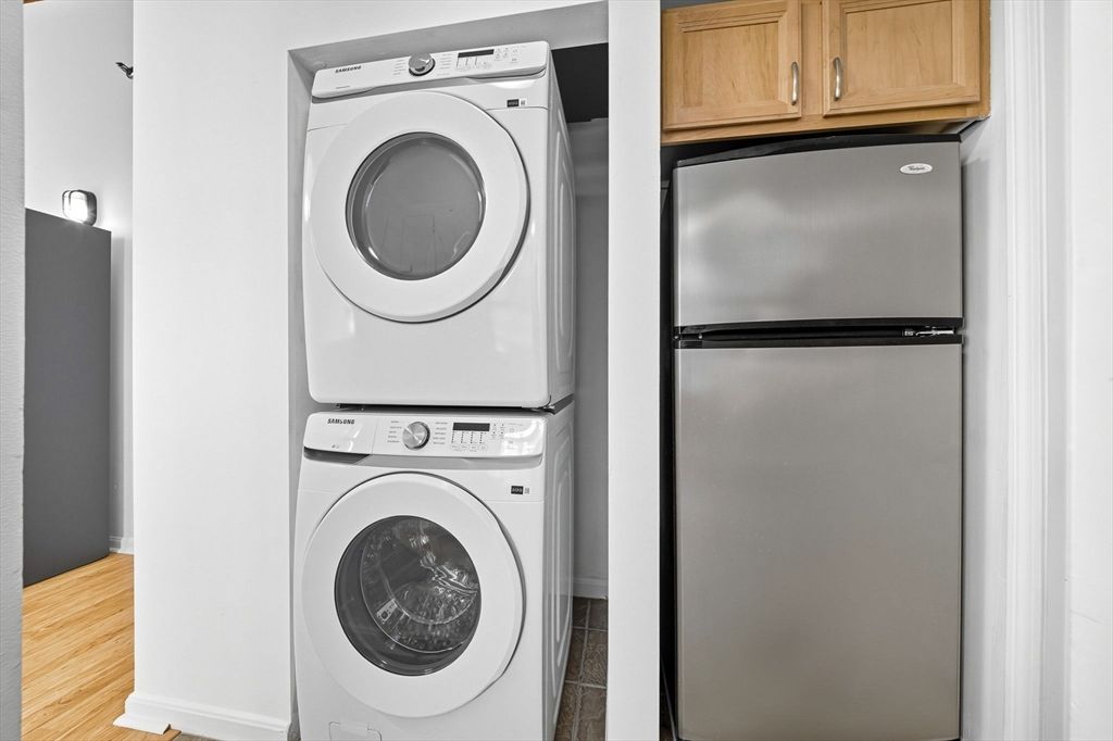 Interior, Utility Closets, Washer, Wood Texture Flooring