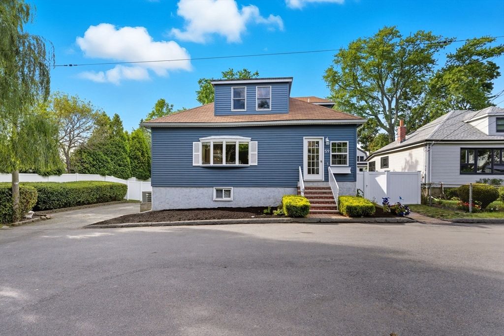 Exterior, Facade, Cape Cod