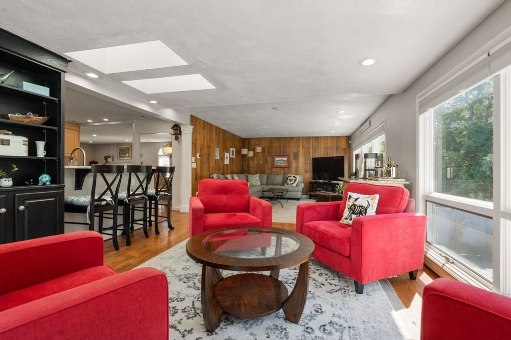 Dining room, Interior, Living room, Recessed Lighting, Wood Texture Flooring, Wooden Walls