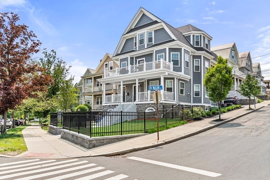 Exterior, Facade, Queen Anne Victorian