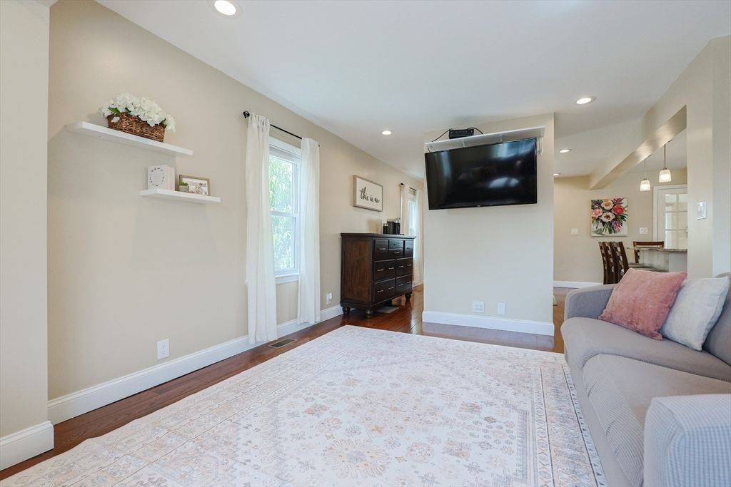 Interior, Living room, Pendant Lights, Recessed Lighting, Wood Texture Flooring