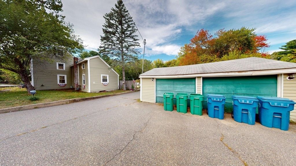 Detached Garage, Exterior