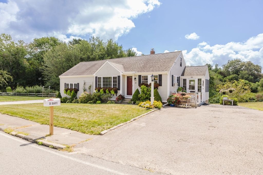 Exterior, Facade, Cape Cod