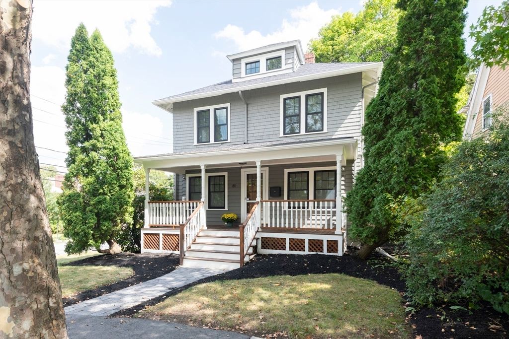 Exterior, Facade, American Foursquare