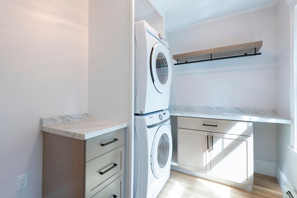 Interior, Utility Closets, Washer, Wood Texture Flooring