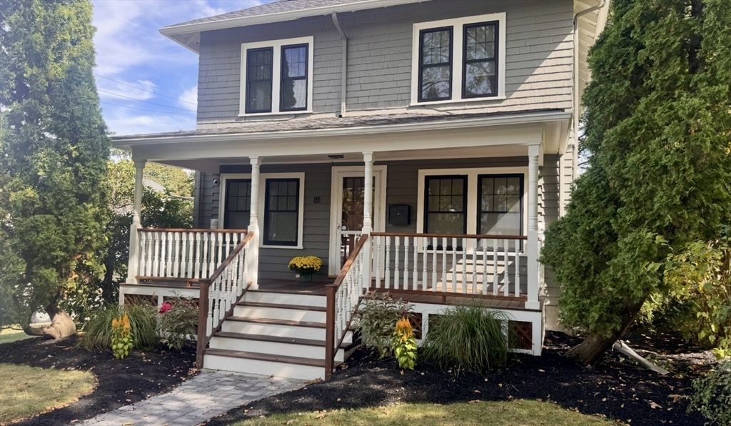 Exterior, Facade, American Foursquare