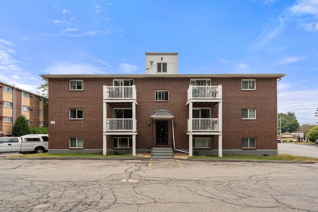 Exterior, Facade, Brick Facade, Georgian