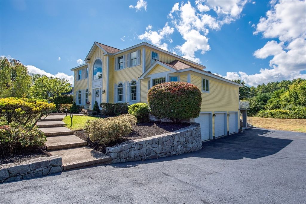 Attached, Backyard, Exterior, Facade, Queen Anne Victorian