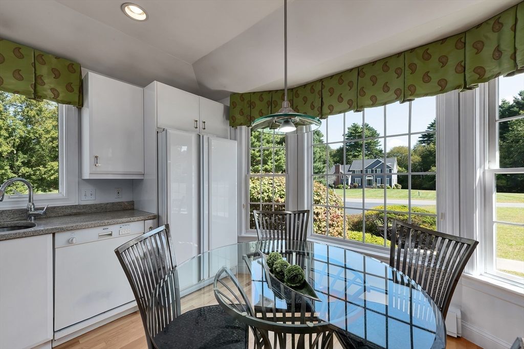 Dining room, Interior, Kitchen, Pendant Lights, Recessed Lighting, Wood Texture Flooring