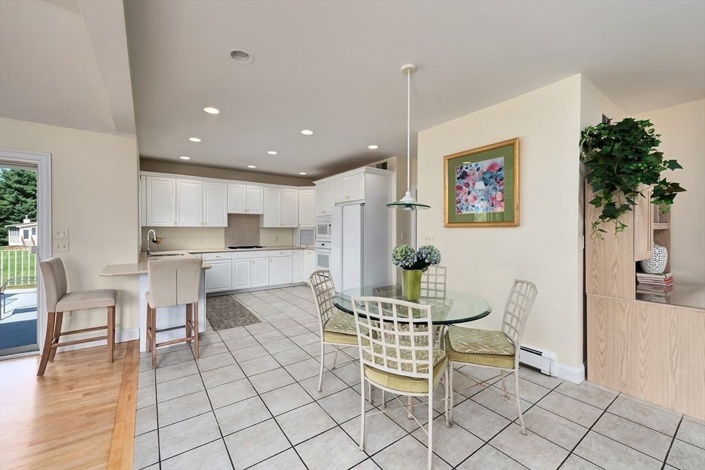 Dining room, Interior, Kitchen, Pendant Lights, Recessed Lighting, Wood Texture Flooring