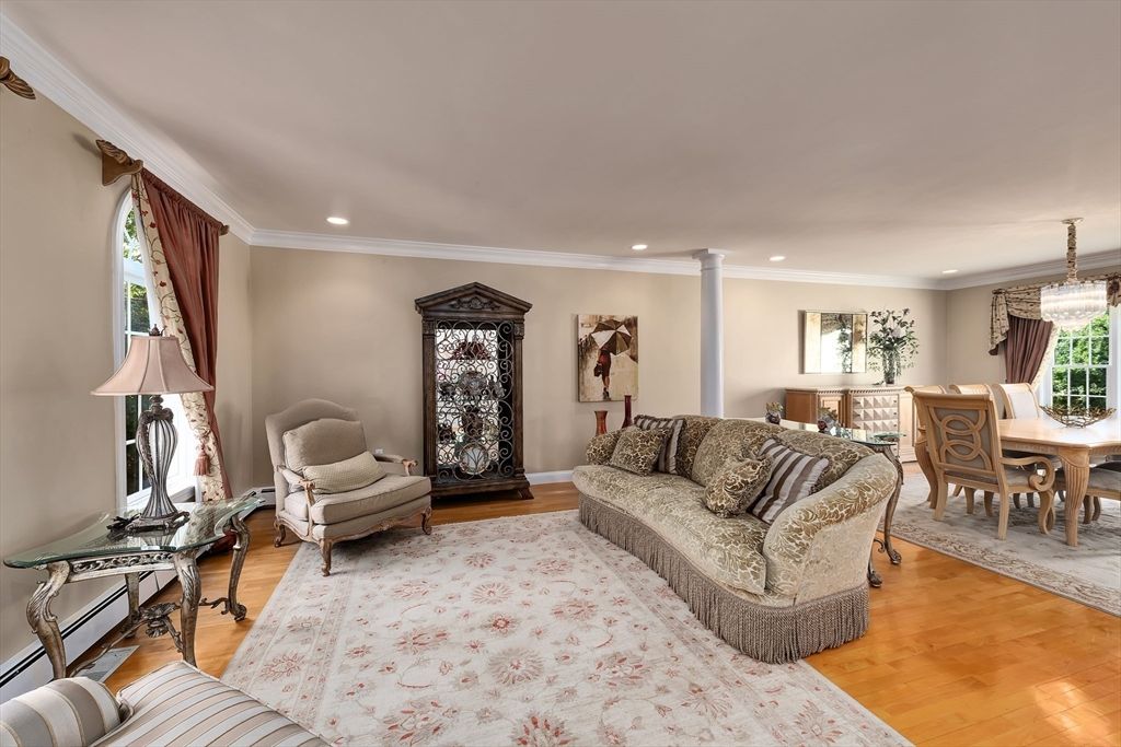 Chandelier, Dining room, Interior, Recessed Lighting, Wood Texture Flooring