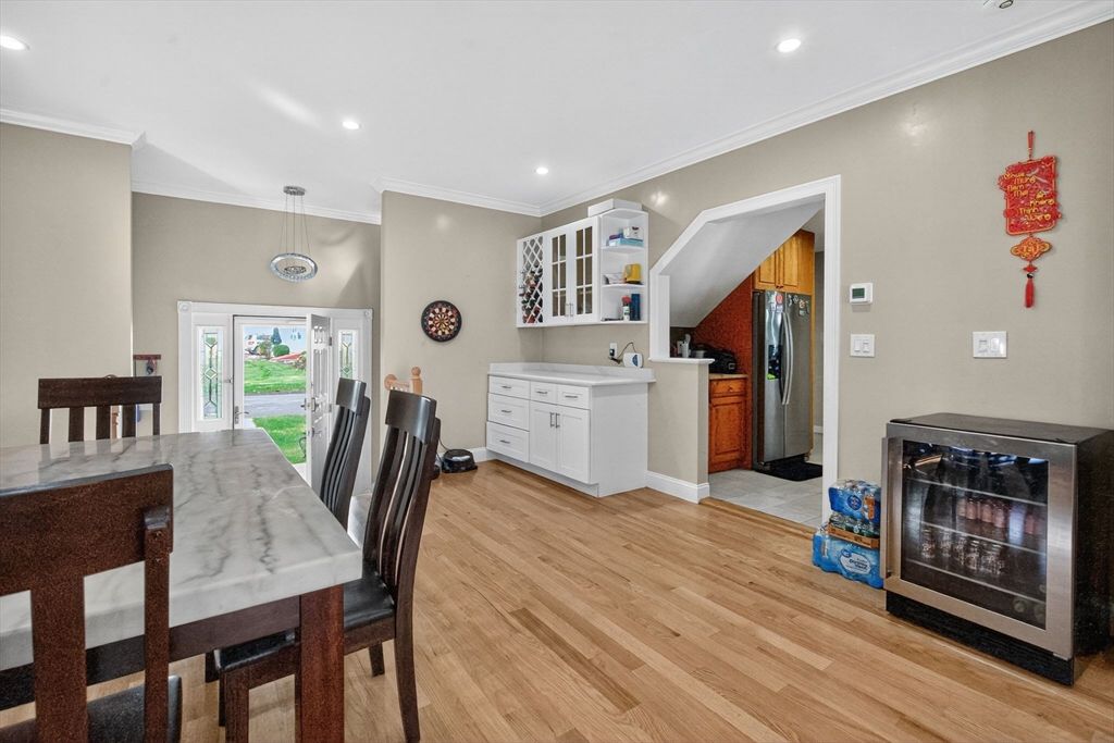 Dining room, Interior, Kitchen, Pendant Lights, Recessed Lighting, Wood Texture Flooring