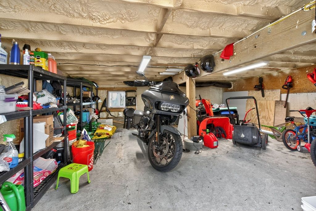 Garage, Interior