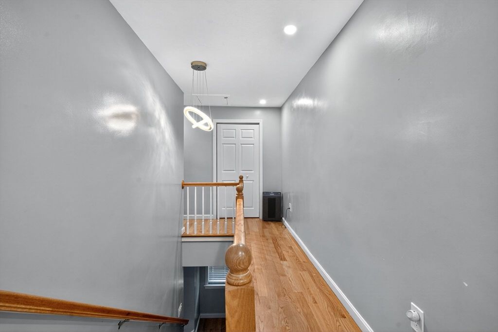 Interior, Pendant Lights, Recessed Lighting, Wood Texture Flooring