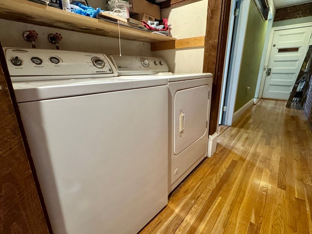 Interior, Utility Closets, Washer, Wood Texture Flooring