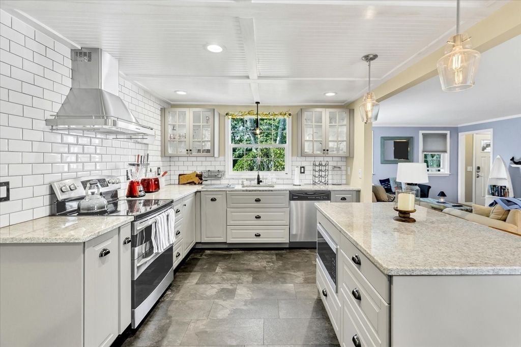Interior, Kitchen, Pendant Lights, Recessed Lighting, Stainless Steel Appliances