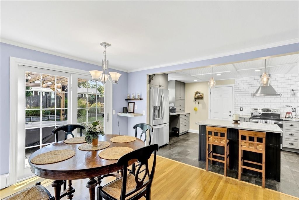 Dining room, Interior, Kitchen, Pendant Lights, Recessed Lighting, Stainless Steel Appliances, Wood Texture Flooring