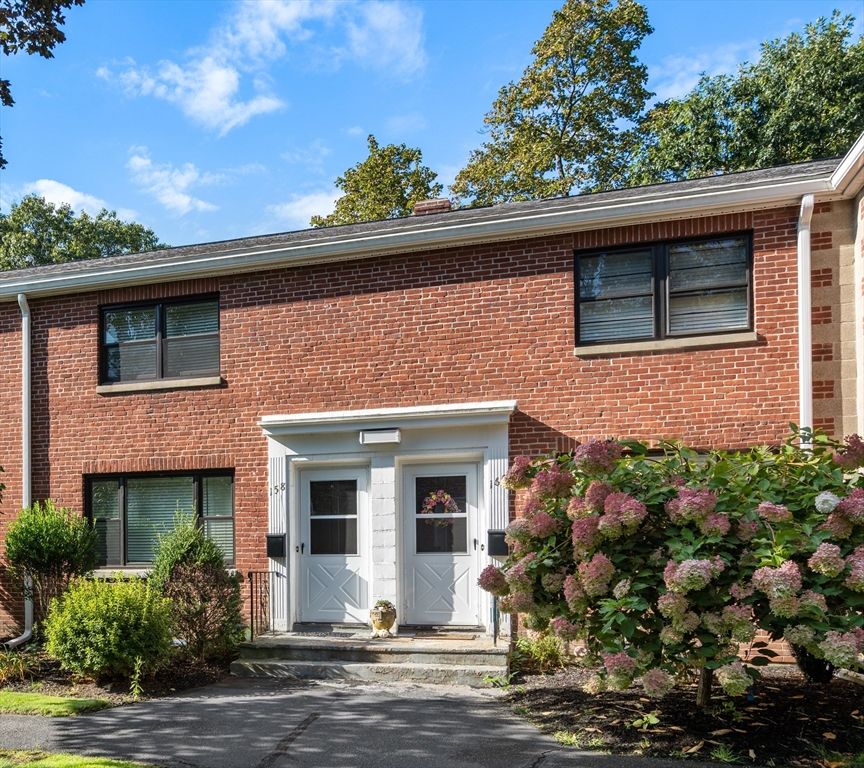 Exterior, Facade, Brick Facade, Raised Ranch