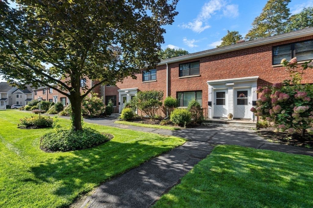 Backyard, Exterior, Facade, Brick Facade, Georgian