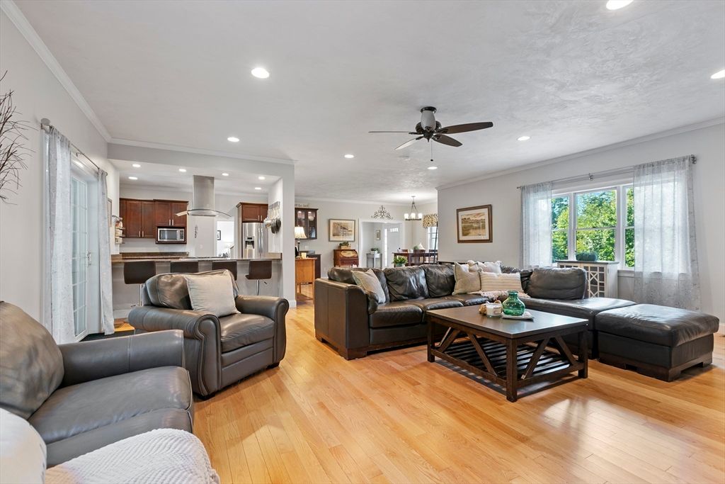 Interior, Kitchen, Living room, Pendant Lights, Recessed Lighting, Wood Texture Flooring