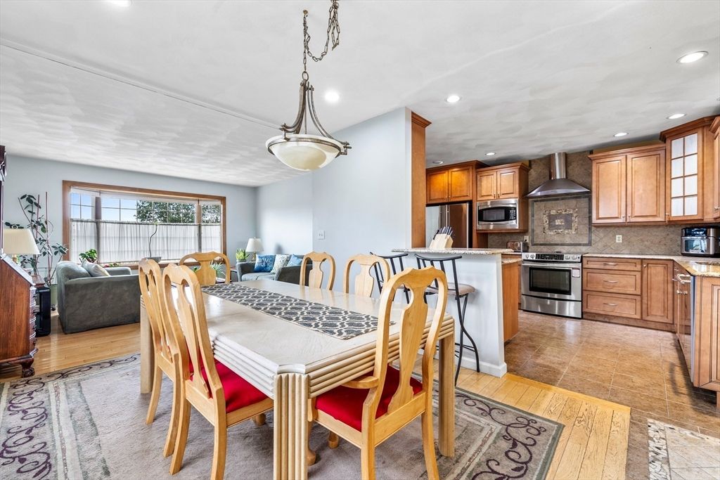 Dining room, Interior, Kitchen, Living room, Pendant Lights, Recessed Lighting, Stainless Steel Appliances, Wood Texture Flooring