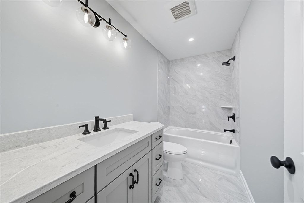 Bathroom, Interior, Marble, Marble Walls, Recessed Lighting
