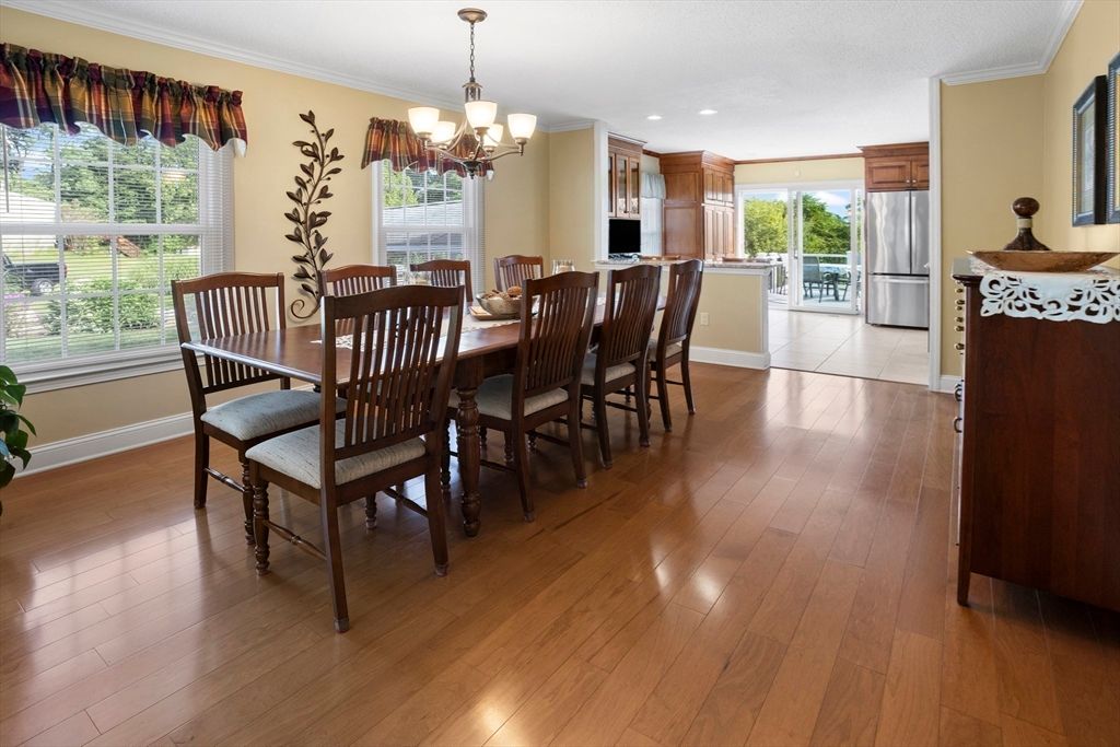 Chandelier, Dining room, Interior, Kitchen, Recessed Lighting, Wood Texture Flooring
