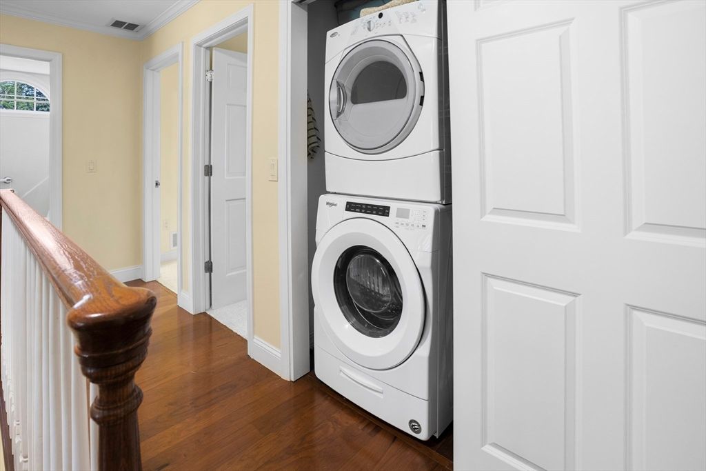 Interior, Utility Closets, Washer, Wood Texture Flooring