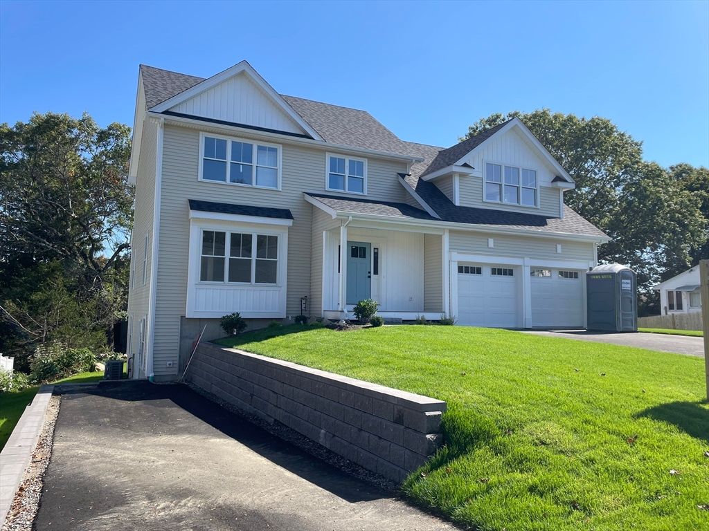 Attached, Exterior, Facade, Farmhouse