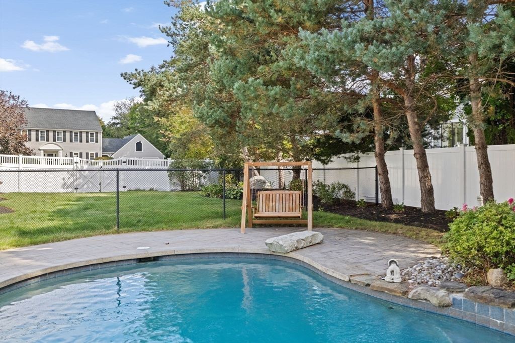 Exterior, Playground, Pool