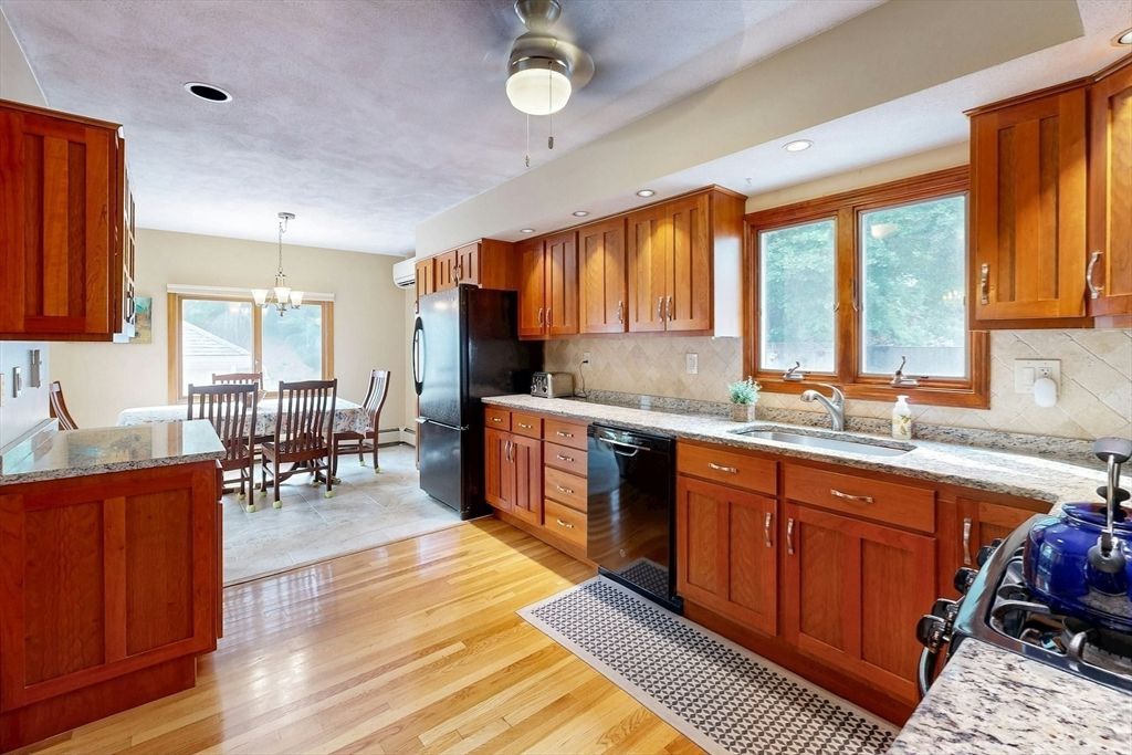 Chandelier, Dining room, Interior, Kitchen, Recessed Lighting, Wood Texture Flooring