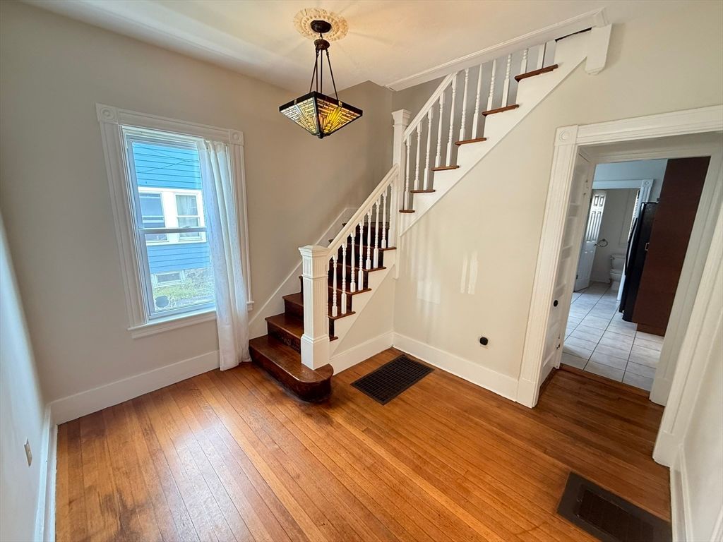 Interior, Pendant Lights, Wood Texture Flooring