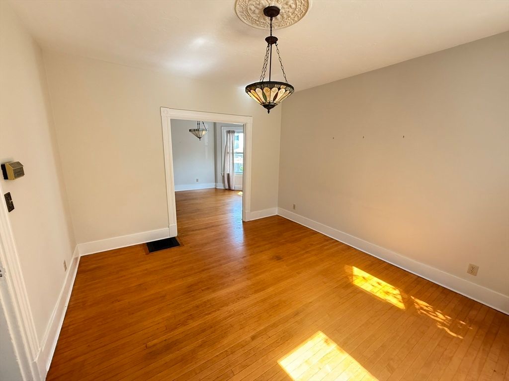 Empty room, Interior, Pendant Lights, Wood Texture Flooring