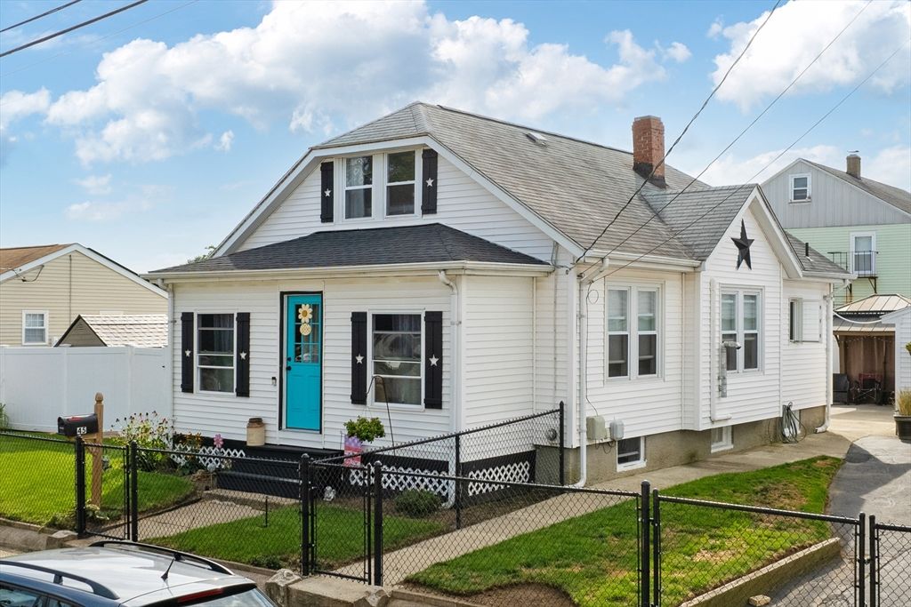 Exterior, Facade, Queen Anne Victorian