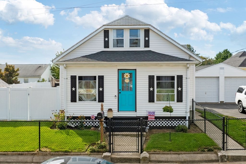 Exterior, Facade, Queen Anne Victorian