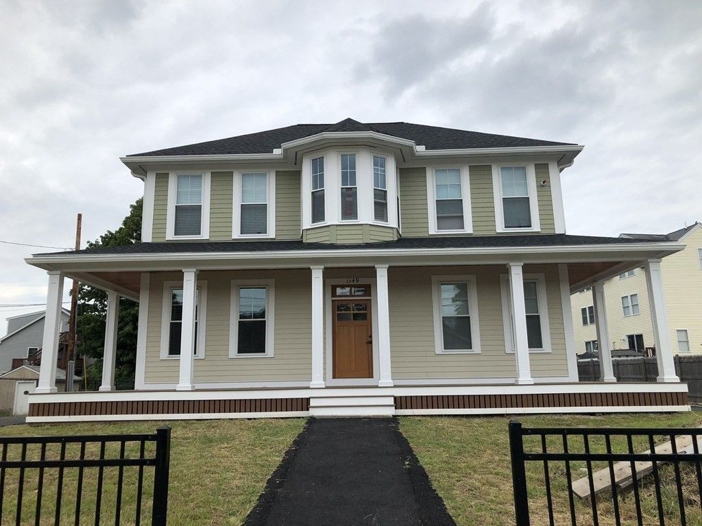 Exterior, Facade, American Foursquare