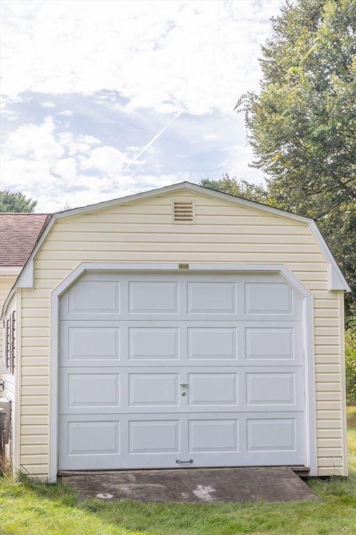 Detached Garage, Exterior