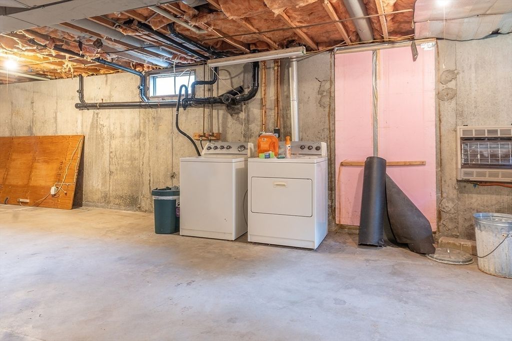 Interior, Washer, Wooden Beams